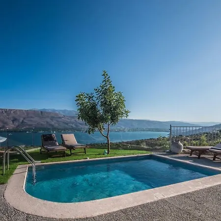 Villa Istros - With Pools, Bbq & Heated Whirlpools, By Thinkvilla Korakiaí